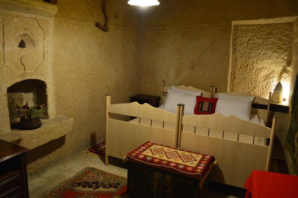 Трехместный (Трехместный номер эконом-класса с общей ванной комнатой) хостела Stay In Peace Cave Hostel, Гереме