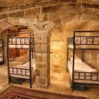 Номер (Спальное место на двухъярусной кровати в общем номере для мужчин и женщин), The Dorm Cave By Travellers