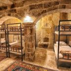 Номер (Спальное место на двухъярусной кровати в общем номере для мужчин и женщин), The Dorm Cave By Travellers