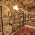 Номер (Спальное место на двухъярусной кровати в общем номере для мужчин и женщин), The Dorm Cave By Travellers