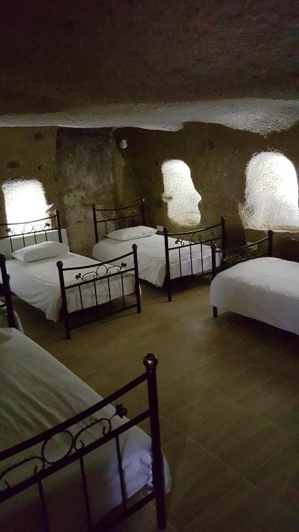 Номер (Односпальная кровать в общем номере «Пещера» для мужчин и женщин) отеля Whisper Cave House, Гереме