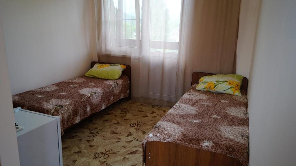 Двухместный (Двухместный номер с 2 отдельными кроватями и балконом) гостевого дома Сансет, Архипо-Осиповка