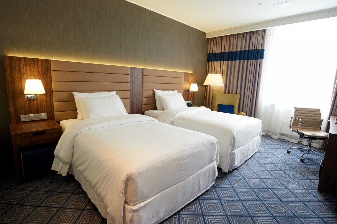 Двухместный (Улучшенный, С двумя односпальными кроватями, С видом на реку) отеля Radisson Hotel & Congress Center Saransk, Саранск
