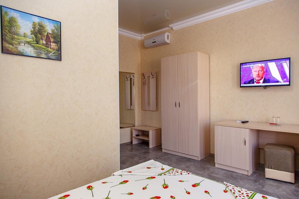 Двухместный (Двухместный номер с 1 кроватью и балконом) отеля Карс, Дивноморское