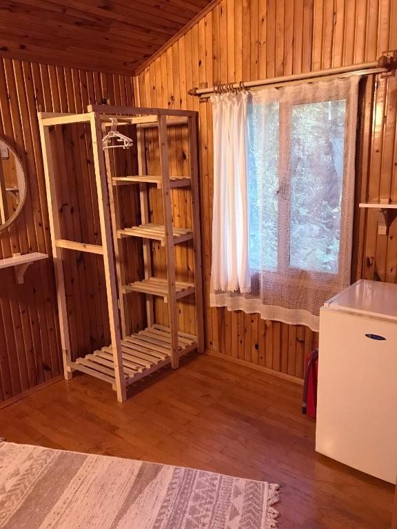 Трехместный (Трехместный номер, вид на сад) парк-отеля Kibala Hotel, Чиралы