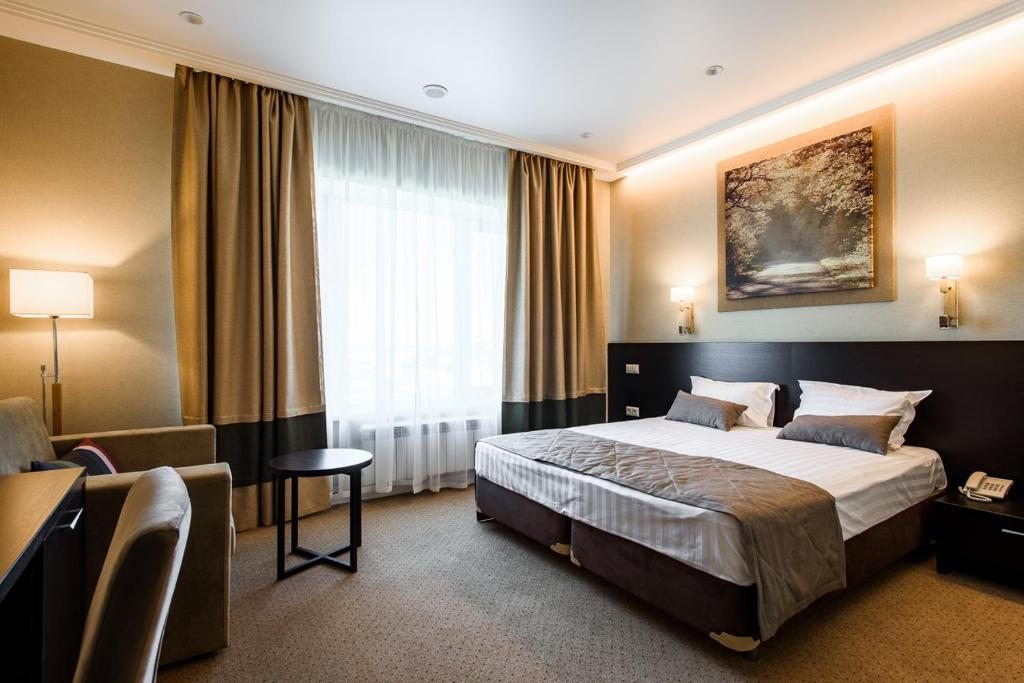 Двухместный (Улучшенный номер с кроватью размера «king-size») отеля Rossvik, Астрахань