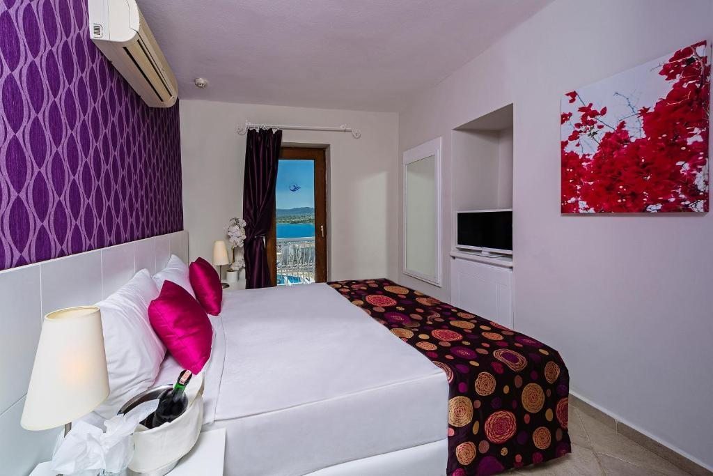 Двухместный (Клубный двухместный номер с 1 кроватью или 2 отдельными кроватями) отеля Riva Bodrum Resort- Adult Only +16, Гюмбет