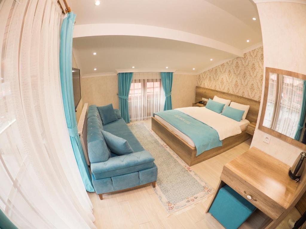 Двухместный (Standard Double Room with Sofa Bed and Balcony - Loft) отеля Elif Inan Motel, Узунгель