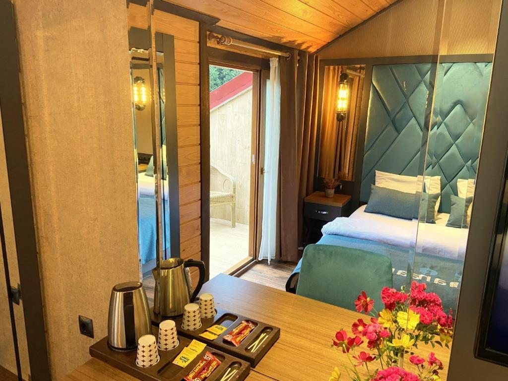 Двухместный (Улучшенный двухместный номер с 1 кроватью) отеля Huseyin Inan Bungalow&Motel, Узунгель