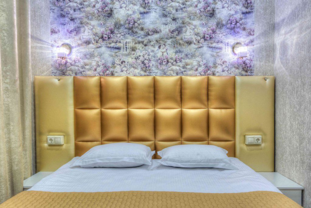 Двухместный (Стандарт, С двуспальной кроватью) отеля Каприз, Москва