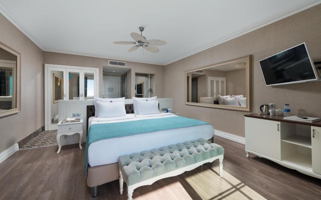 Двухместный (Улучшенный двухместный номер с 1 кроватью) отеля Rubi Platinum Spa Resort & Suites, Авсаллар
