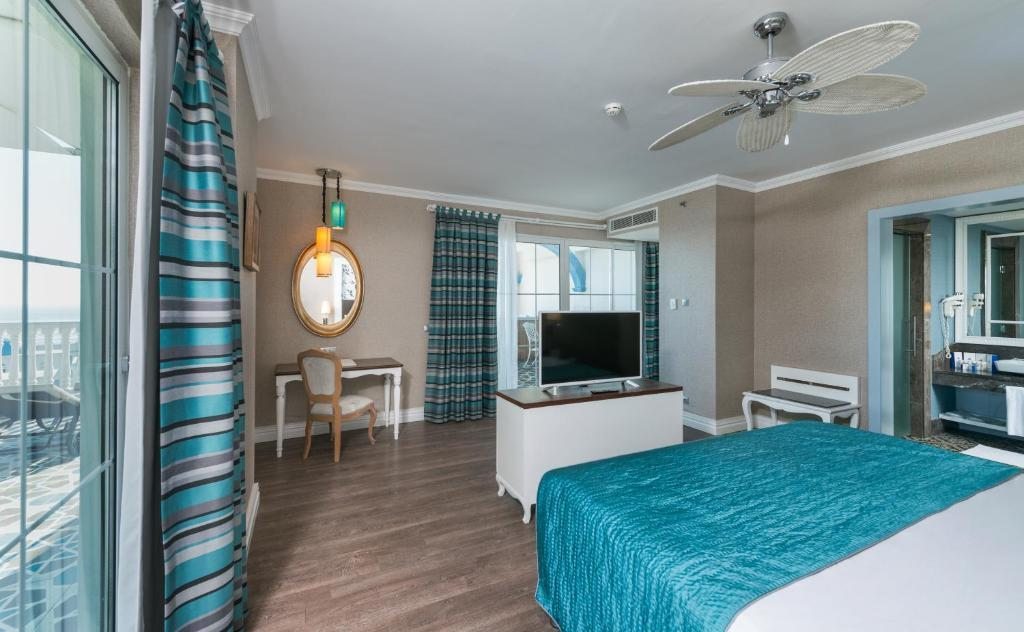 Сьюит (Люкс с кроватью размера «king-size» и видом на море) отеля Rubi Platinum Spa Resort & Suites, Авсаллар