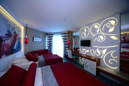 Трехместный (Стандартный трехместный номер) отеля Vikingen Infinity Resort&Spa, Авсаллар