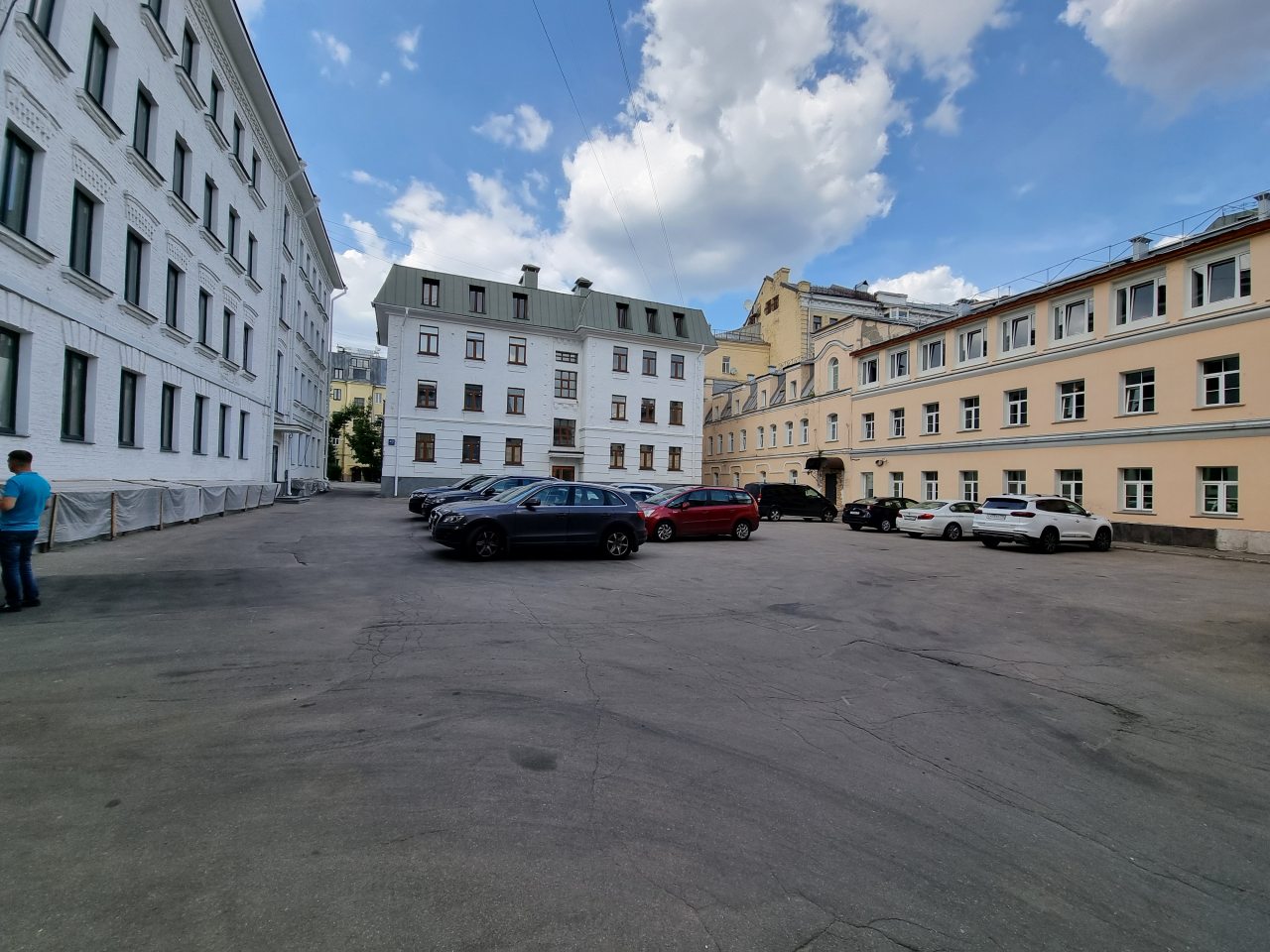 Частная парковка, Отель Покровский Дом