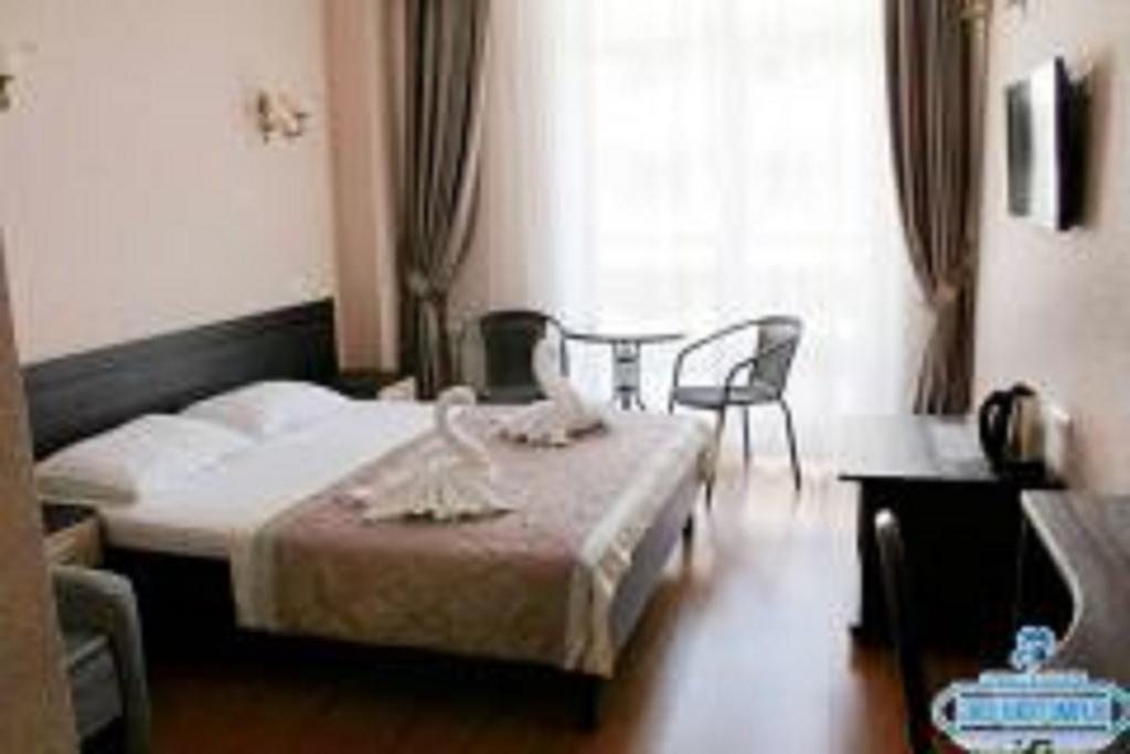 Двухместный (Двухместный номер с 1 кроватью или 2 отдельными кроватями и балконом) отеля Георгий на Барханной, Витязево
