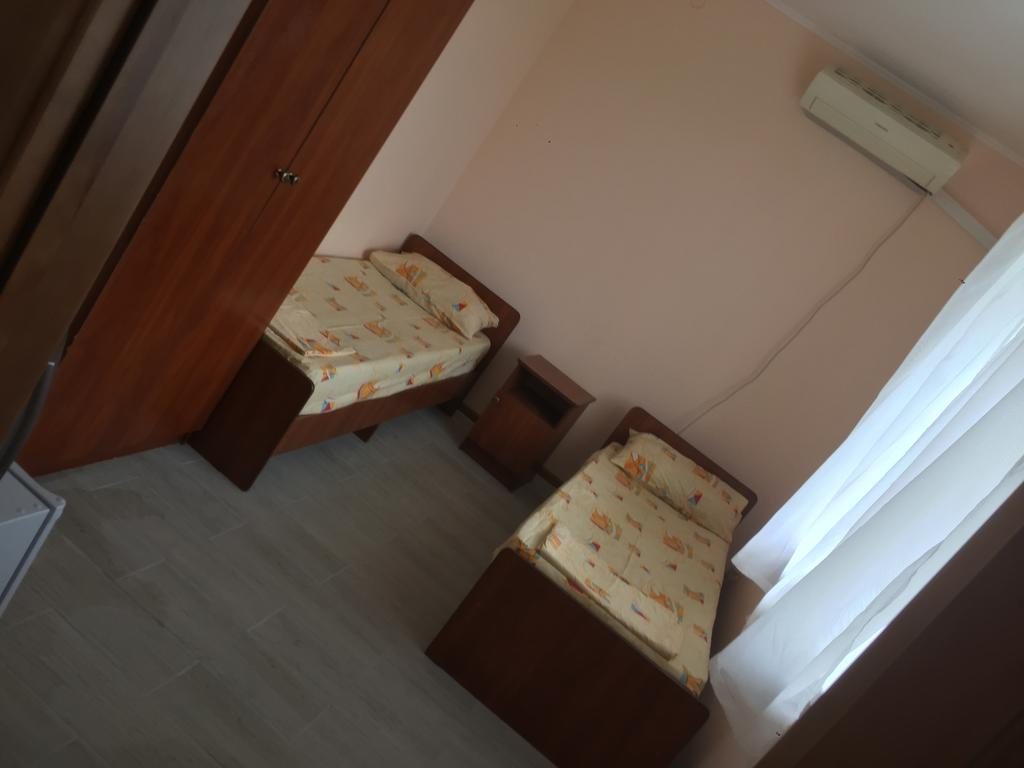 Двухместный (Двухместный номер с 2 отдельными кроватями и общей ванной комнатой) гостевого дома Солнечный берег, Сукко