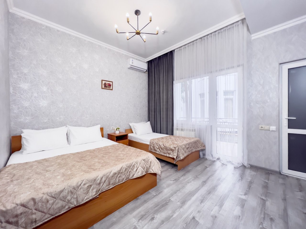 Трёхместный и более (Комфорт с балконом), Гостевой дом Бумеранг