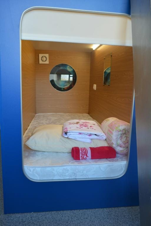 Номер (Кровать в общем 8-местном номере для мужчин и женщин) капсульного отеля Андромеда, Тюмень