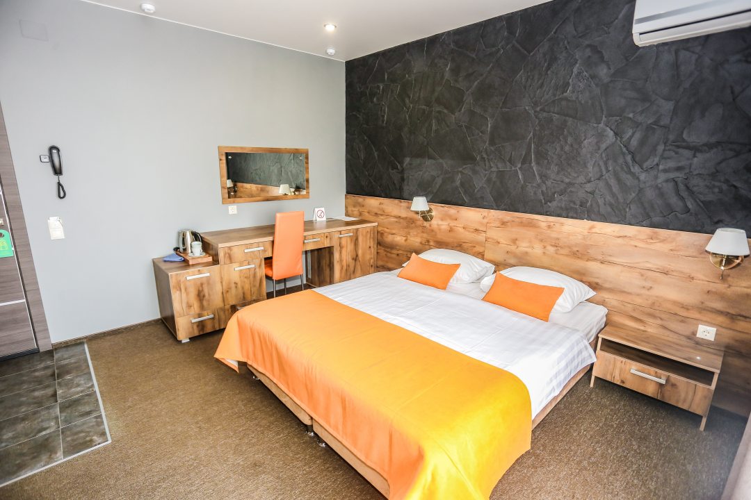 Двухместный (Люкс двухместный с раздвижной двуспальной кроватью, без балкона) отеля AL Mare, Голубицкая
