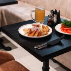 Доставка еды и напитков в номер, Отель Forton