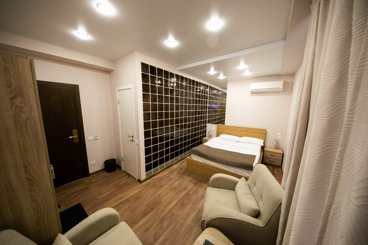 De Luxe, Отель Forton