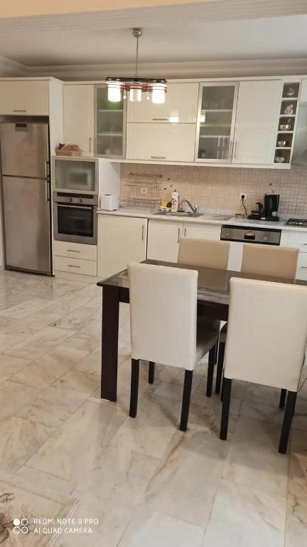 Апартаменты (Апартаменты с 2 спальнями), Apartment in KurtSafir Euro 12 Residence