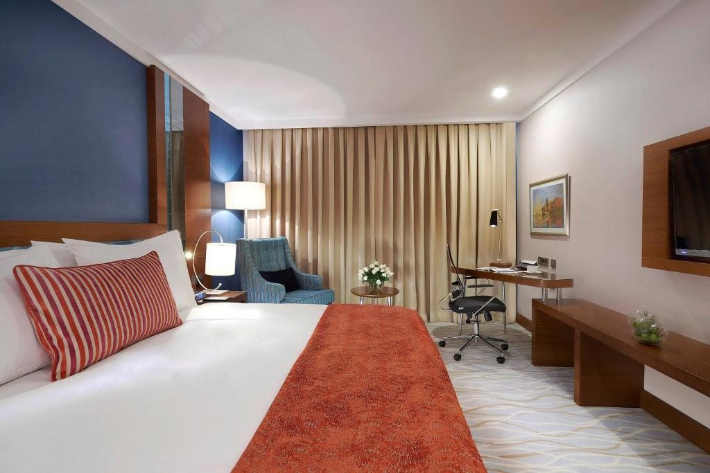 Двухместный (Улучшенный номер с кроватью размера «king-size» и видом на море) отеля Divan Mersin, Мерсин (Средиземноморский регион)