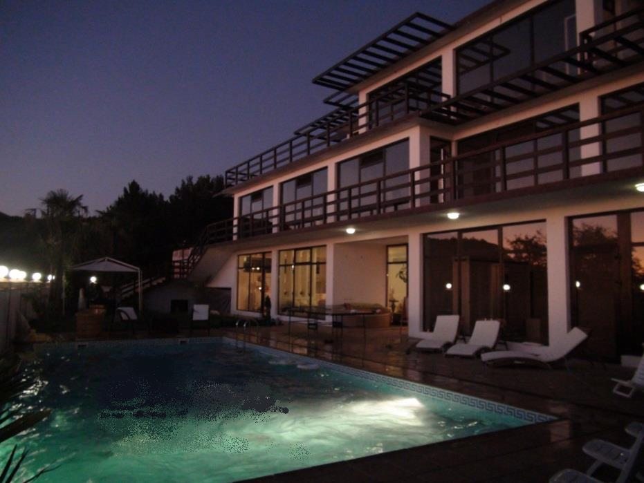 Открытый плавательный бассейн, Отель Laza Villa