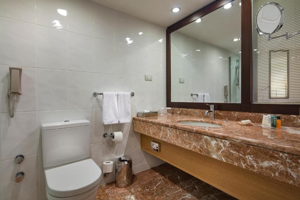Трехместный (Двухместный номер с 2 отдельными кроватями) отеля Mersin HiltonSA, Мерсин (Средиземноморский регион)