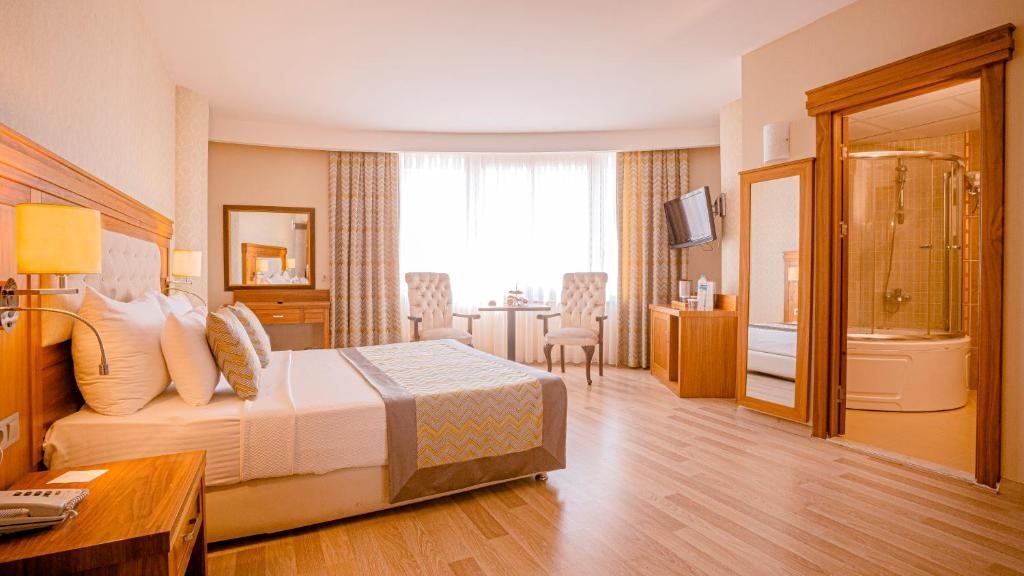 Двухместный (Двухместный номер Делюкс с 1 кроватью) отеля Yücesoy Liva Hotel Spa & Convention Center Mersin, Мерсин (Средиземноморский регион)