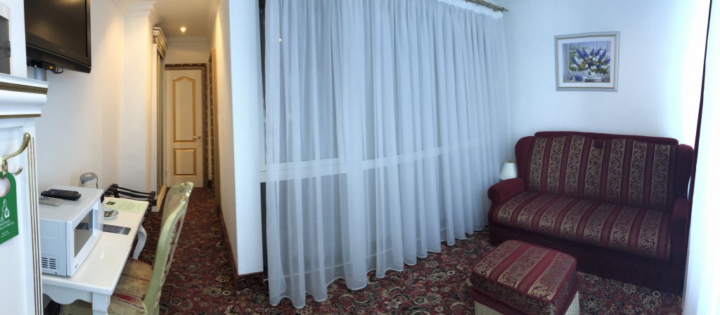 Полулюкс (С видом на террасу) гостиницы Роял Никита Апартаменты, Ялта