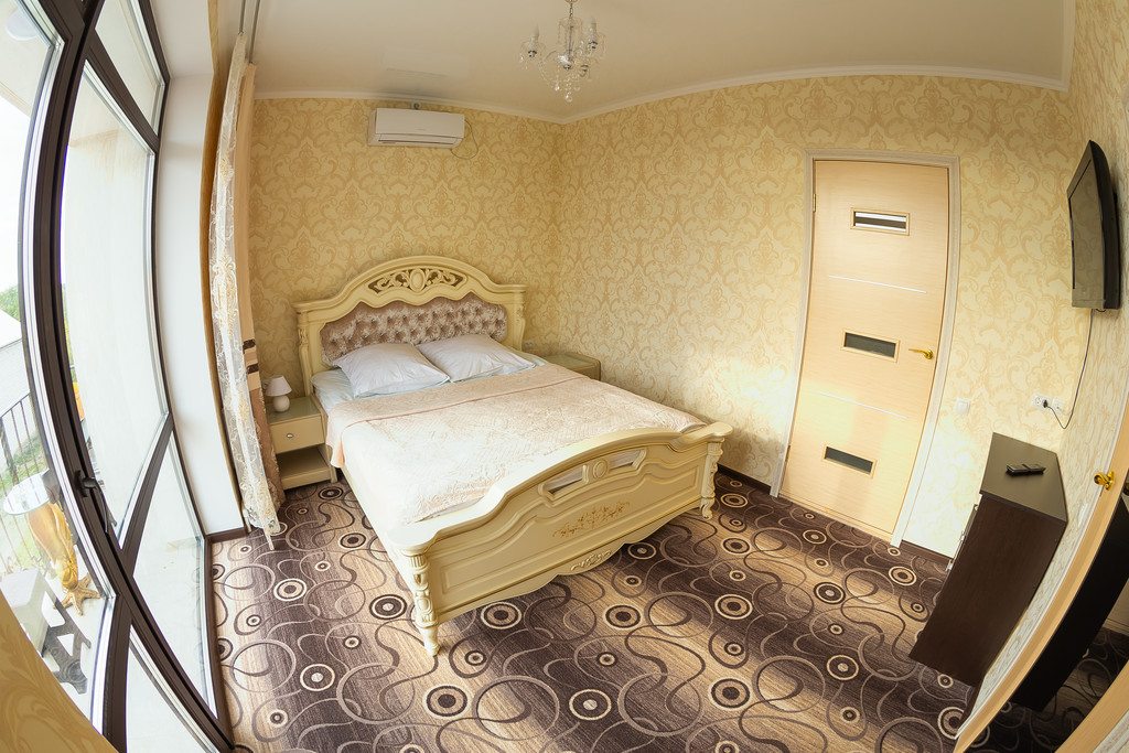 Люкс (Премиум с балконом и кроватью Super king-size) гостевого дома Империал, Брянск