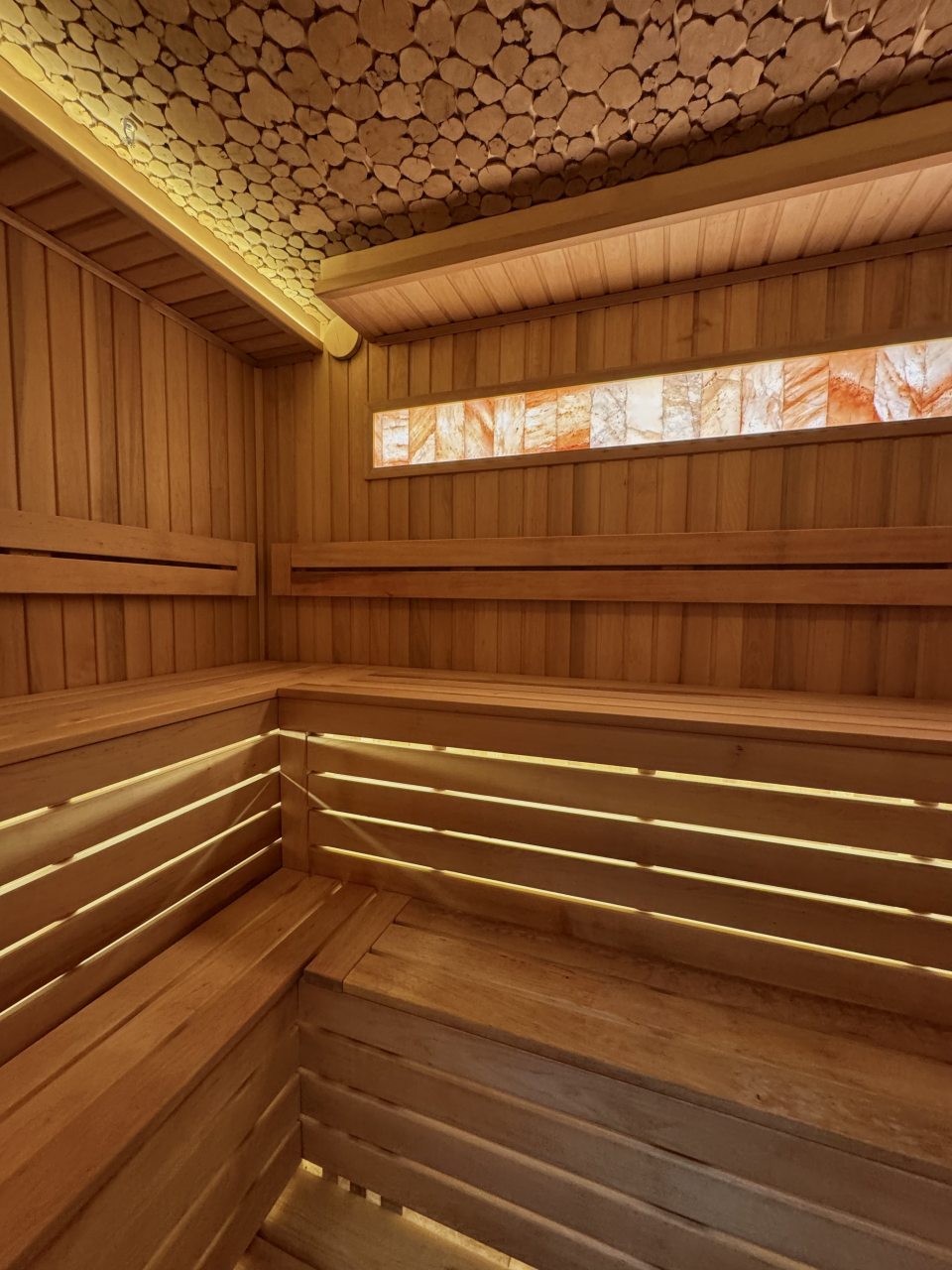 Сауна работает в период с 01.10 по 12.05, Гостиница Левант