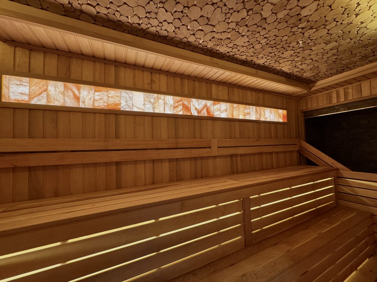 Сауна работает в период с 01.10 по 12.05, Гостиница Левант