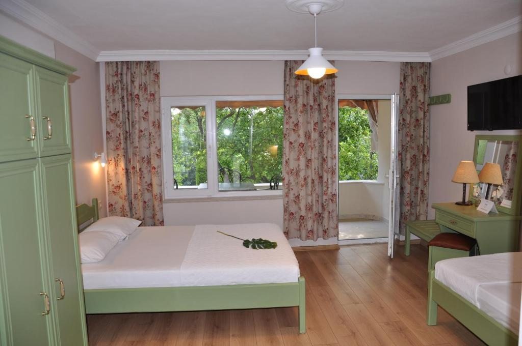Трехместный (Улучшенный трехместный номер) мотеля Gurel Motel, Кючюккую