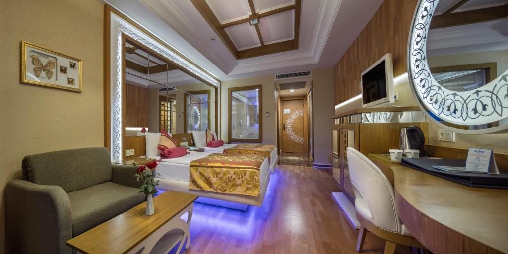 Двухместный (Двухместный номер с 1 кроватью и видом на сушу (для 2 взрослых и 2 детей в возрасте до неполных 12 лет)) курортного отеля Granada Luxury Resort & Spa, Окурджалар