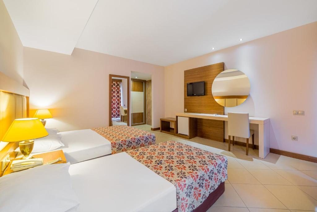Двухместный (Стандартный двухместный номер с 1 кроватью (для 2 взрослых и 2 детей)) курортного отеля Justiniano Club Alanya, Окурджалар