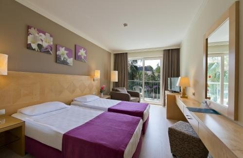 Двухместный (Стандартный двухместный номер с 1 кроватью или 2 отдельными кроватями - Питание по системе «все включено» без алкогольных напитков) курортного отеля Sealife Buket Resort & Beach, Окурджалар