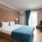 Улучшенный двухместный номер с 1 кроватью или 2 отдельными кроватями в отеле «Ахиллес и Черепаха»