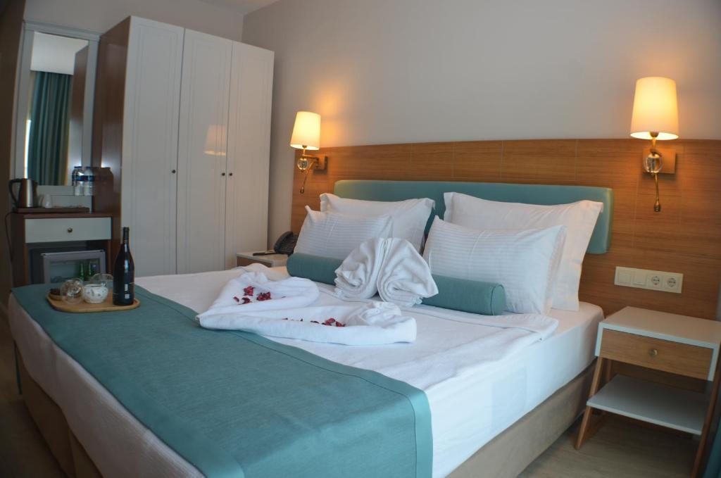 Двухместный (Двухместный номер Делюкс с 1 кроватью и боковым видом на море) отеля Sardinia Otel, Амасра