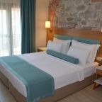 Трехместный (Трехместный номер Делюкс с частичным видом на море), Sardinia Otel