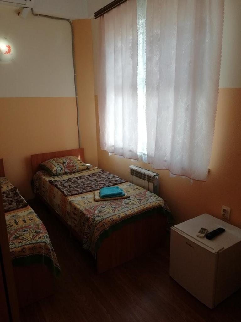 Двухместный (Двухместный номер с 2 отдельными кроватями и ванной) гостевого дома Солнечный на Тургенева, Анапа