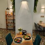 Завтрак, Гостиница Урал