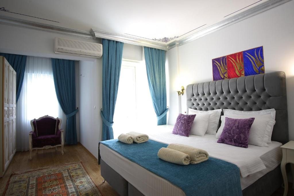 Двухместный (Двухместный номер Делюкс с 1 кроватью и балконом) отеля Petunya Konak Boutique Hotel, Ичмелер