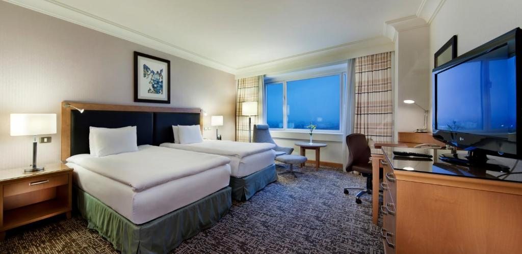 Трехместный (Двухместный номер с 2 отдельными кроватями - Подходит для гостей с ограниченными физическими возможностями) отеля Adana HiltonSA, Адана