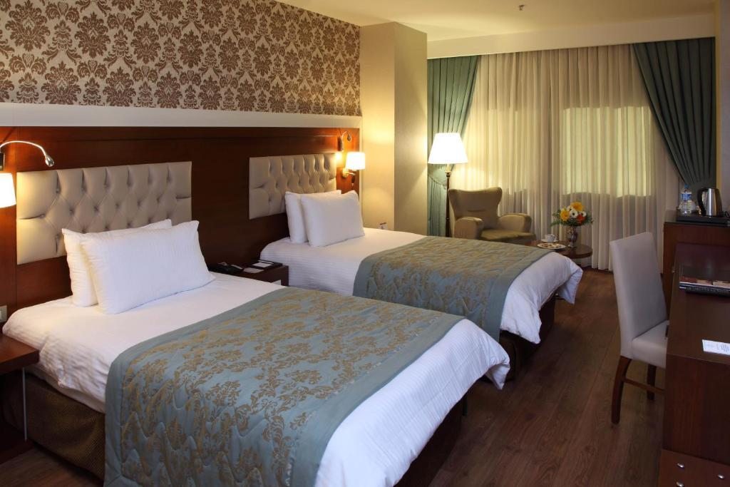 Двухместный (Стандартный двухместный номер с 2 отдельными кроватями) отеля Hotel Senbayrak City, Адана
