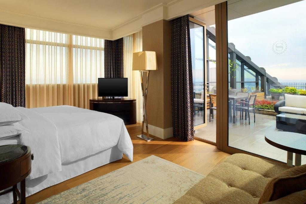 Двухместный (Представительский люкс с 1 кроватью размера «king-size», видом на реку и доступом в клубный лаундж) отеля Sheraton Grand Adana, Адана