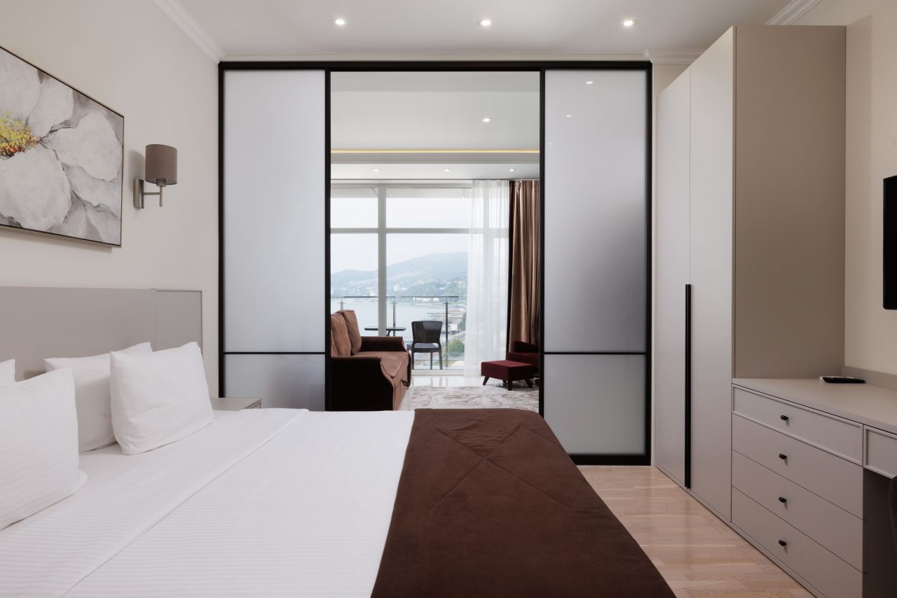 Апартаменты (Апартаменты Премиум Люкс с отдельной спальней с видом на море) отеля Престиж Apart-hotel & SPA, Адлер