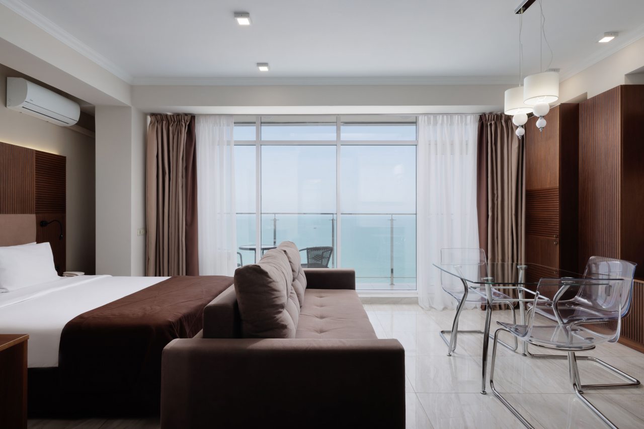 De Luxe (Апартаменты Делюкс с прямым видом на море) отеля Престиж Apart-hotel & SPA, Адлер