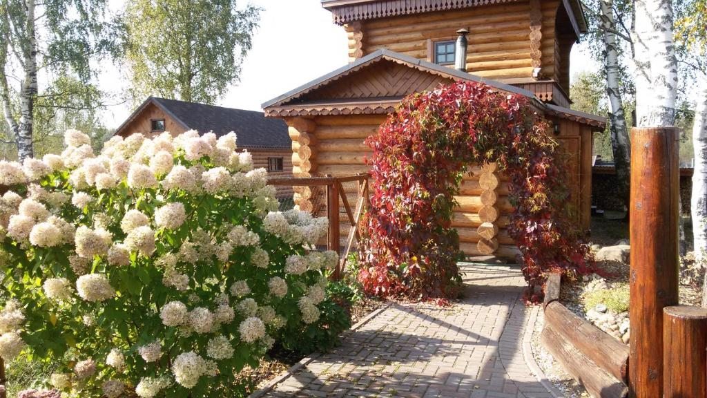 Фасад гостевого дома «На озере», Романово на Вашутине. Гостевой дом На озере